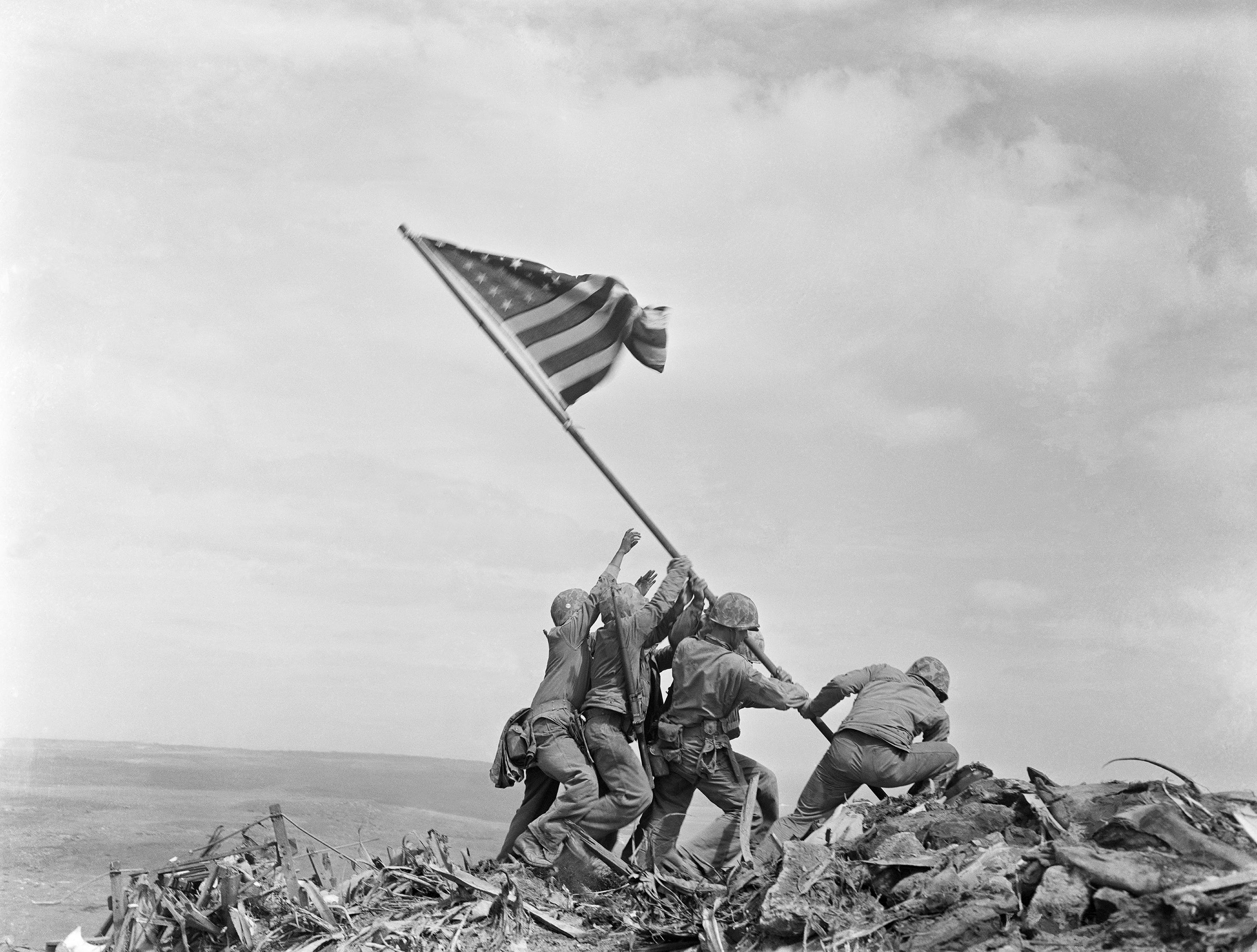 The History Channel Pictures in Time Flag Rasing At Iwo Jima Febuary 23 1945 500 Piece Puzzle 1945 500 Piece Puzzle 